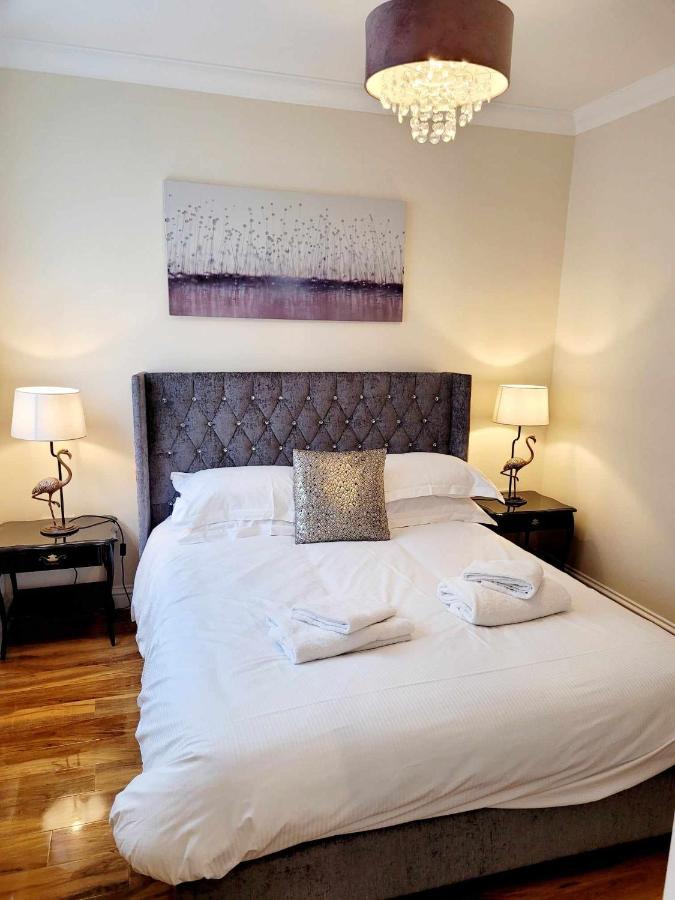 Apartment 1 Exquisite Two King Bedroom With En Suites - Close To The Town Centre, Rail, Airport And Theatre Darlington  Buitenkant foto