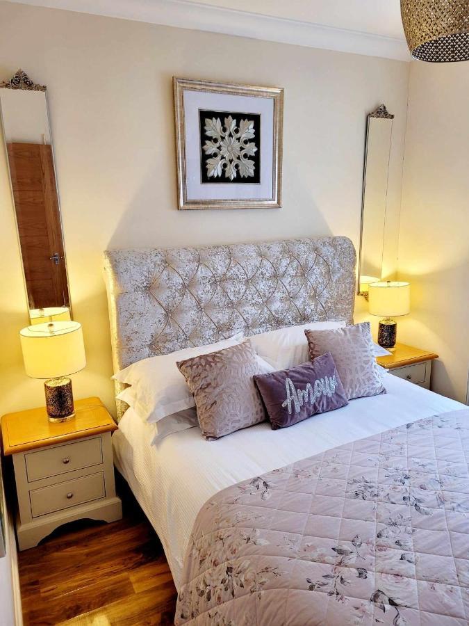 Apartment 1 Exquisite Two King Bedroom With En Suites - Close To The Town Centre, Rail, Airport And Theatre Darlington  Buitenkant foto