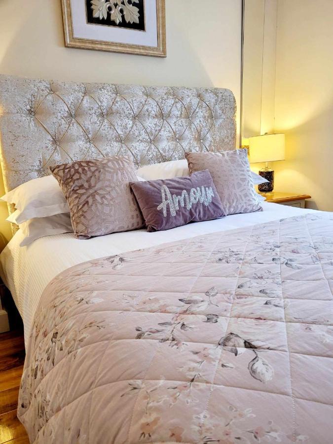 Apartment 1 Exquisite Two King Bedroom With En Suites - Close To The Town Centre, Rail, Airport And Theatre Darlington  Buitenkant foto