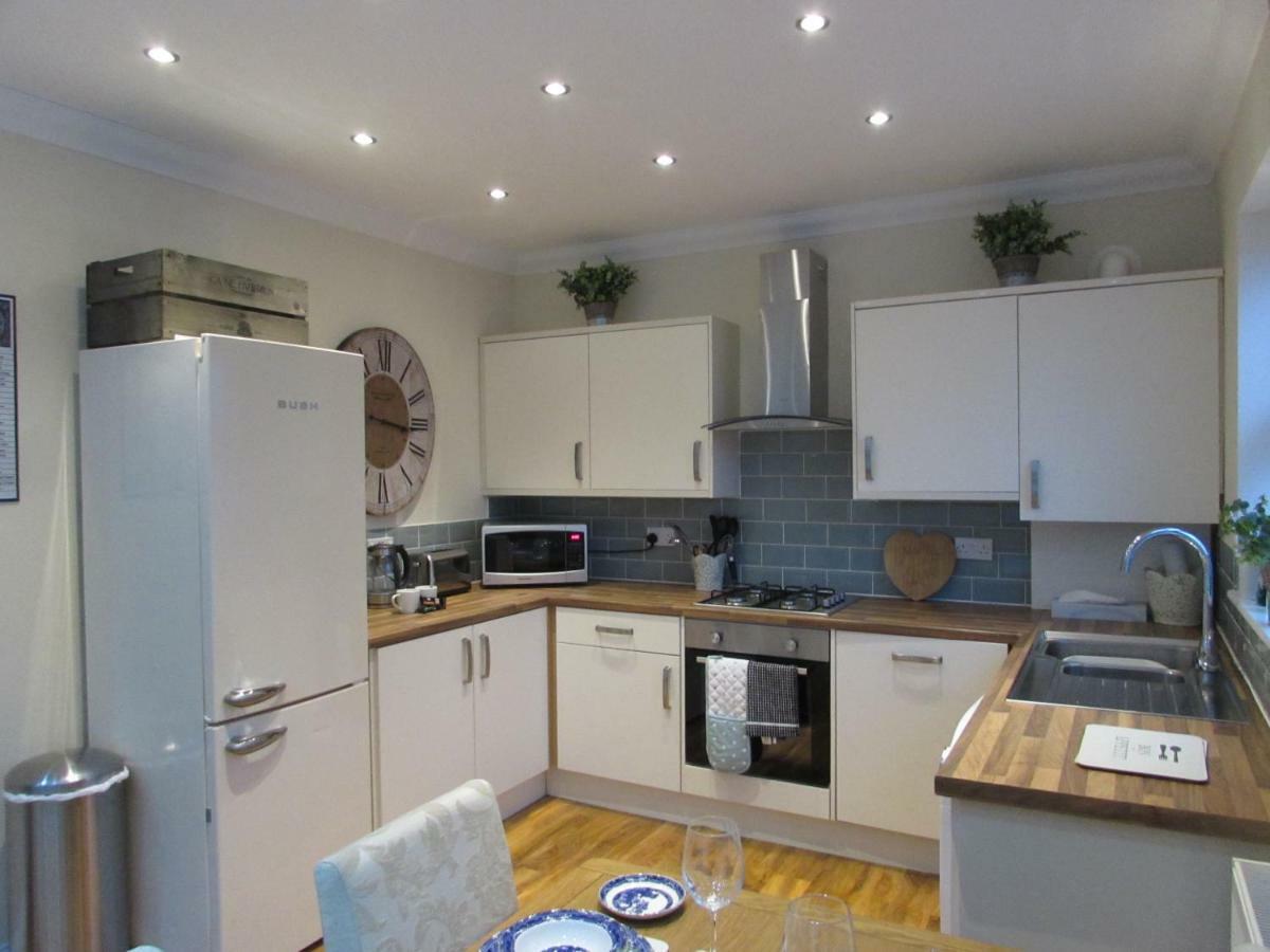 Apartment 1 Exquisite Two King Bedroom With En Suites - Close To The Town Centre, Rail, Airport And Theatre Darlington  Buitenkant foto